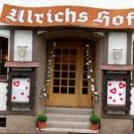 Small newly renovated apartment house with capacity of 8 people, all rooms have TV, bath/shower with WC, microwave, coffee maker and fridge. FCI Centenary Winner Dogshow, only 9,7 km from exhibition. Hotel room for 2 persons is only 70 € EUR.