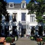 50-rooms hotel settled in quiet environment offers ideal stay for you and your dogs. Hotel dispose with à la carte restaurant and large terrace, ideal for relaxing after busy day. Free parking as well as free wifi access in public areas are available. 48,1 km Euro Dog Show 2011, only 107 € EUR.